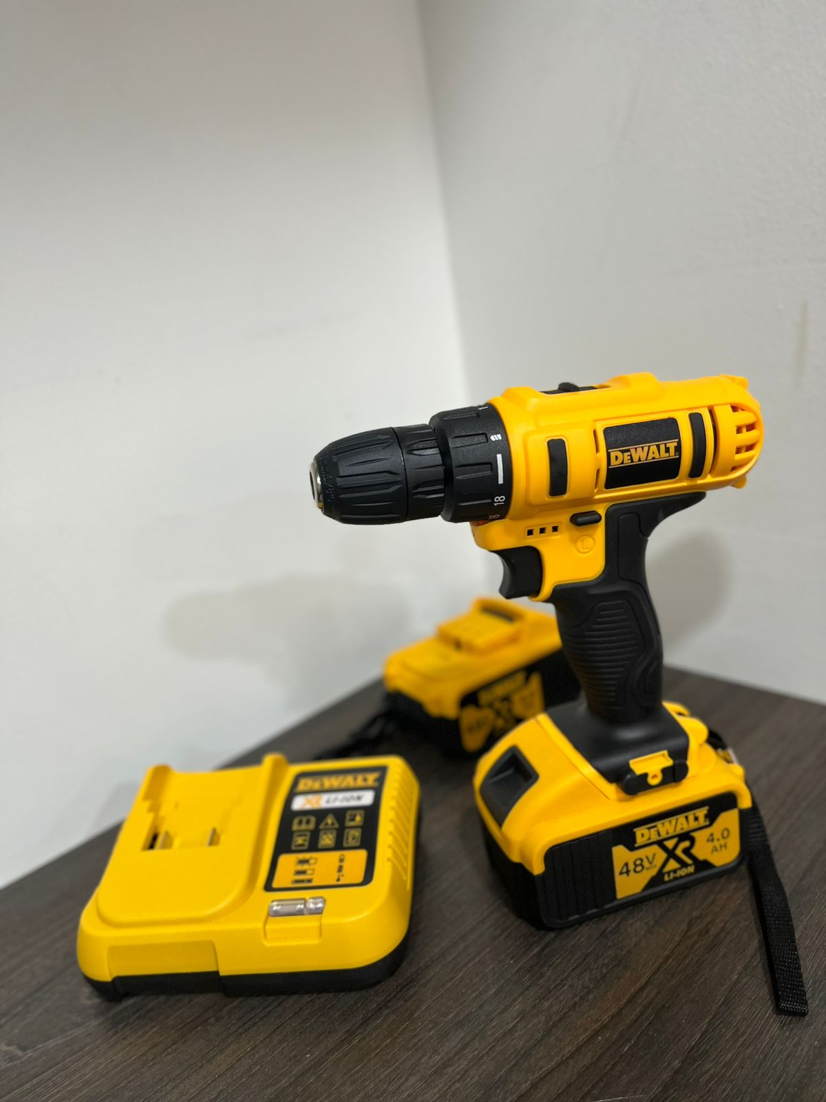 Taladro Inalambrico 48V + 2 Baterias  Con 34 Accesorios DeWalt